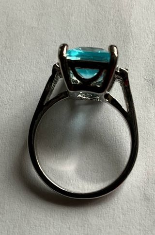 Anello donna con pietra azzurra