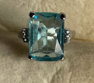 Anello donna con pietra azzurra