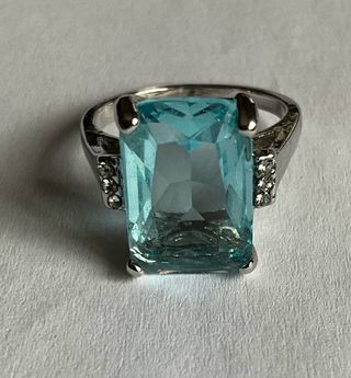 Anello donna con pietra azzurra