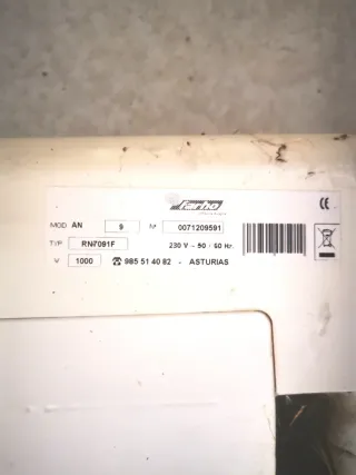 Radiador de aceite Farho. Modelo AN9 RN7091F 1000W