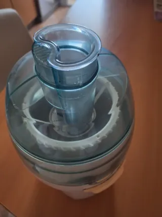 Exprimidor de frutas eléctrico