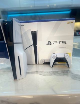 Playstation 5 Slim 1TB CON LECTOR Y UN MANDO