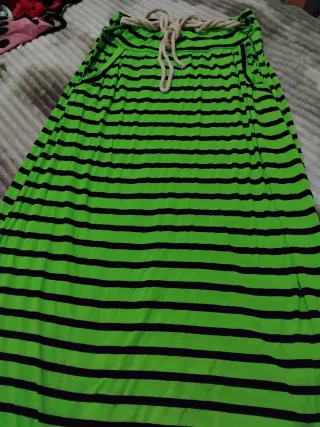 Falda larga verde y negra a rayas