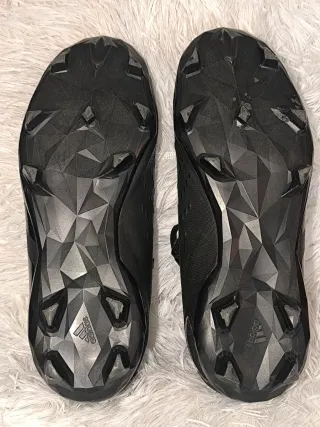 Botas de fútbol Adidas Predator niño. Talla 33.