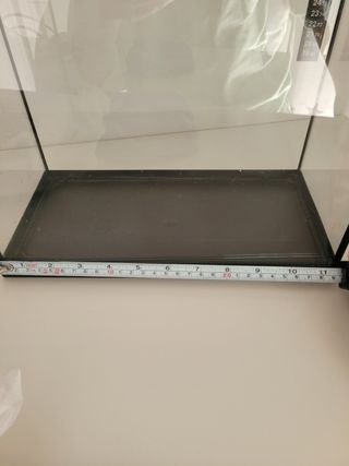 Acuario Negro y Transparente
