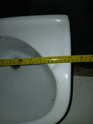 Lavabo pequeño de cerámica blanco