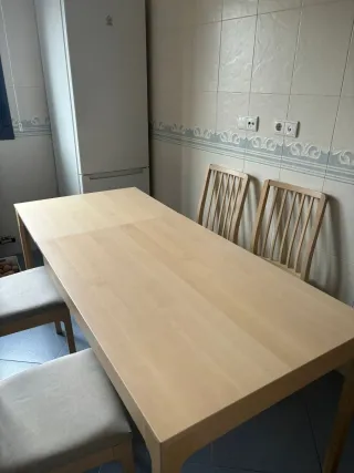 Mesa extensible cocina y 4 sillas madera