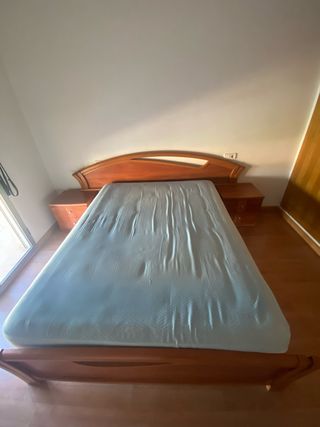 Cabecero con 2 mesitas y colchón