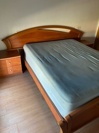 Cabecero con 2 mesitas y colchón