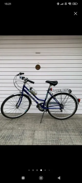 Bicicleta de paseo azul