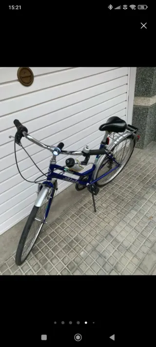 Bicicleta de paseo azul
