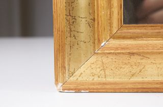 Cornice dorata con vetro 78,5x58,5 cm