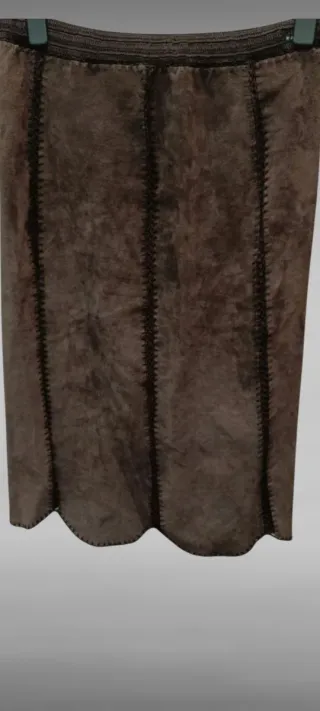 Falda de piel marrón