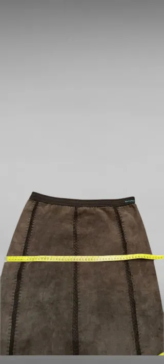 Falda de piel marrón