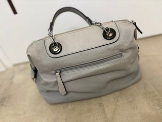 Borsa grigia con strass e foulard