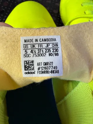 Bambas fútbol sala Adidas amarillas y azules