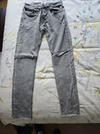 Pantalón vaquero chico Bershka gris