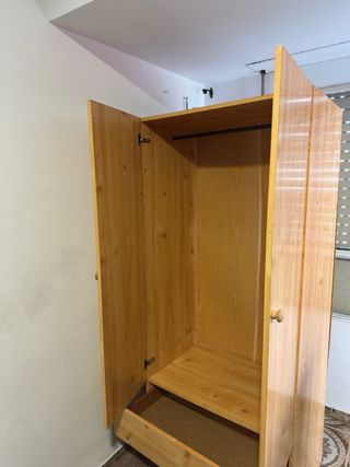 Armario de madera