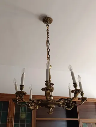 Lámpara de comedor dorada de metal