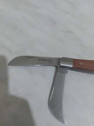 Coltello Stanley con lama seghettata