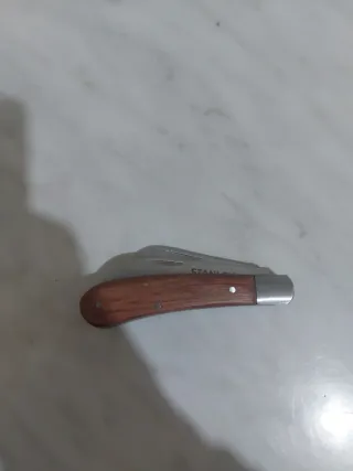 Coltello Stanley con lama seghettata