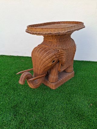 Mesa auxiliar elefante mimbre