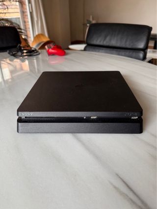 PS4 slim (PlayStation 4) Negra + Mando