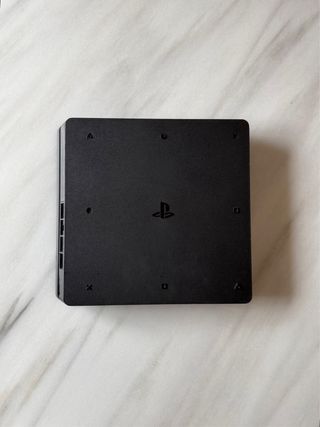 PS4 slim (PlayStation 4) Negra + Mando