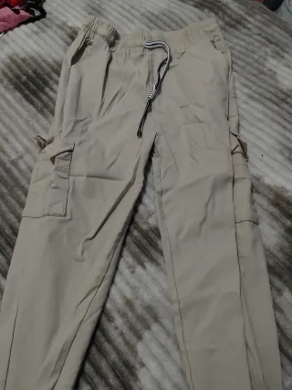 Pantalones cargo beige