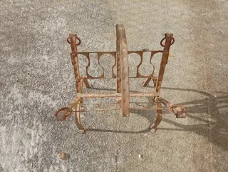 Revistero vintage de metal