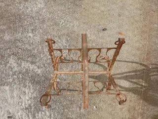 Revistero vintage de metal