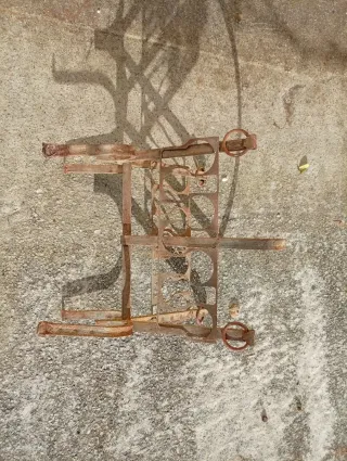 Revistero vintage de metal