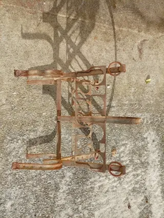 Revistero vintage de metal