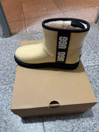 Stivali UGG Beige Trasparenti