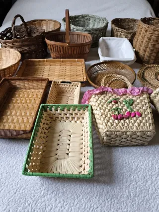 17 CESTOS CESTAS BANDEJAS CANASTAS DE MIMBRE PAJA