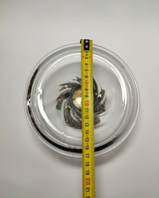 Centro de mesa de cristal con base metálica