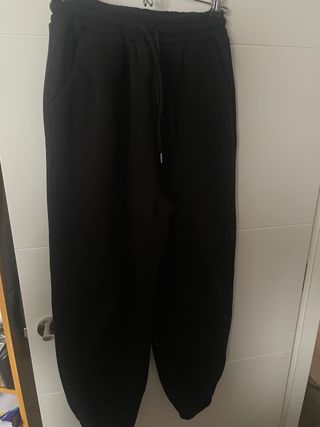 Pantalón chándal negro ancho