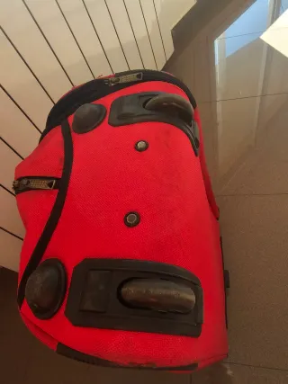 Bolsa deportiva roja patinaje