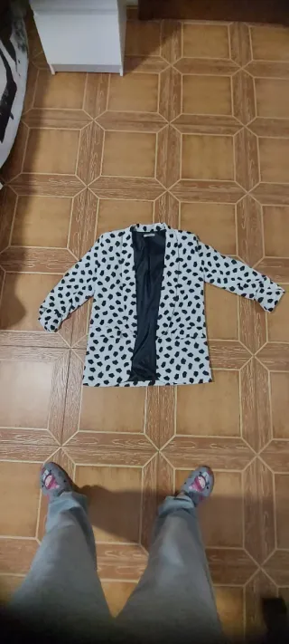 Blazer estampado animal blanco y negro