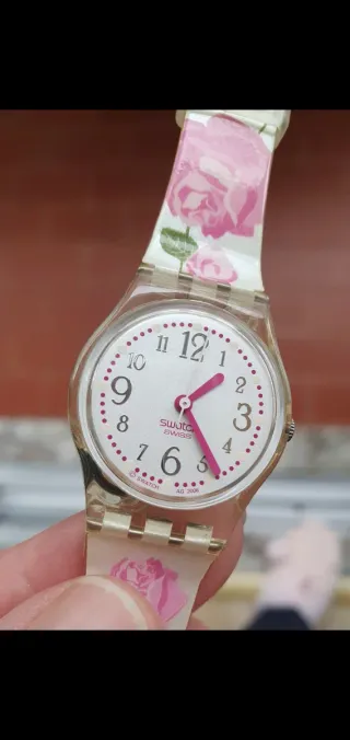 Relógio Swatch floral rosa e branco