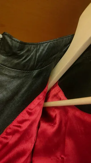 Cazadora motera piel caprina mujer