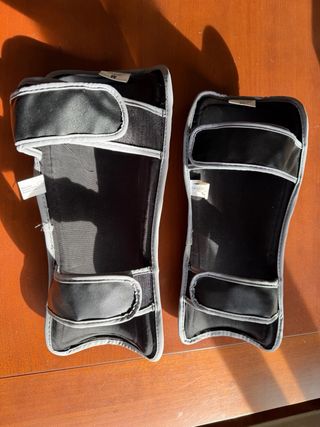 Espinilleras Venum MMA Kick Boxing Muay Thai