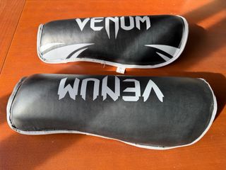 Espinilleras Venum MMA Kick Boxing Muay Thai
