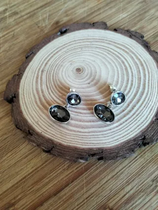 Pendientes estilo Uno de 50.