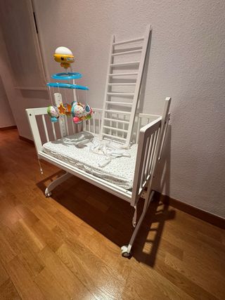 Cuna bebé con móvil proyector y mando