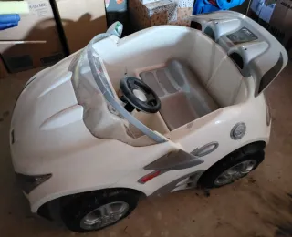 Coche eléctrico infantil blanco