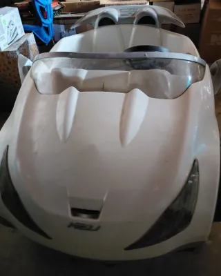 Coche eléctrico infantil blanco