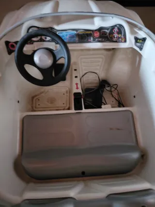 Coche eléctrico infantil blanco