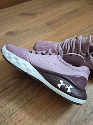 Zapatillas Under Armour rosas/moradas