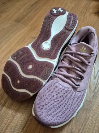 Zapatillas Under Armour rosas/moradas